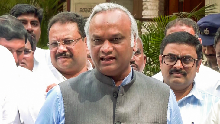 https://www.salarnews.in/public/uploads/images/newsimages/maannewsimage07082026_163024_Priyank Kharge.png